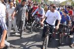 Salman Khan on Bicycle to celebrate car free day in Mumbai on 24th Feb 2013 (32).JPG